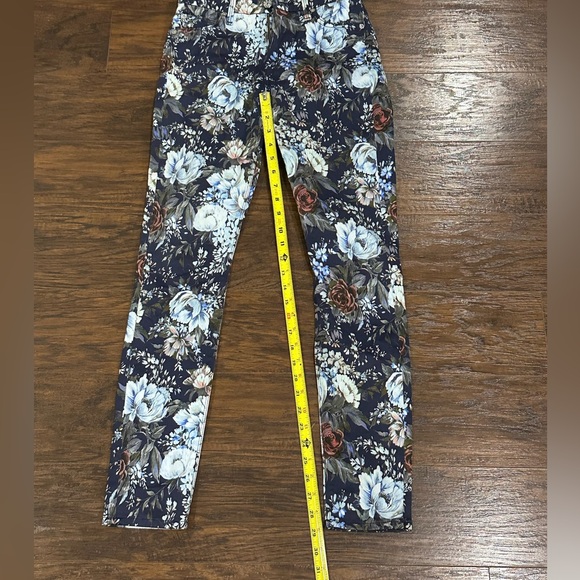 💥LAST DAY💥 7 For All Mankind Women's Navy & Floral Print Pants Size 24 - Picture 11 of 11